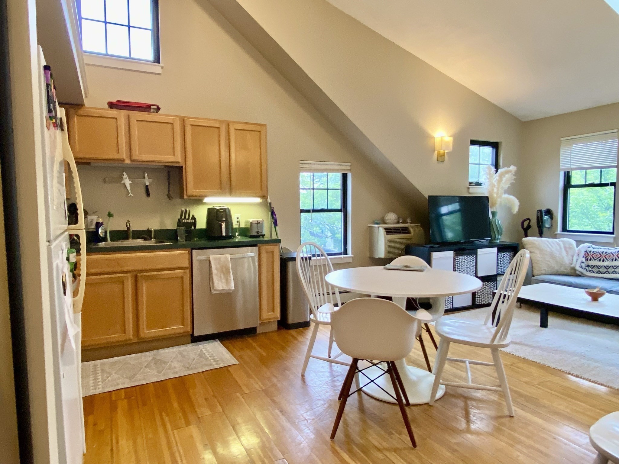 241 River St, Riverside