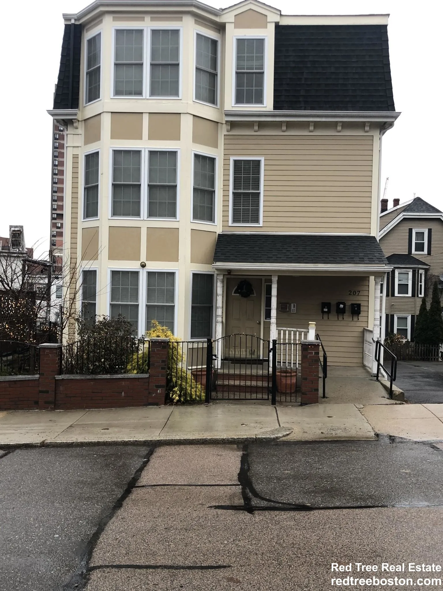 207 Hillside St, Roxbury