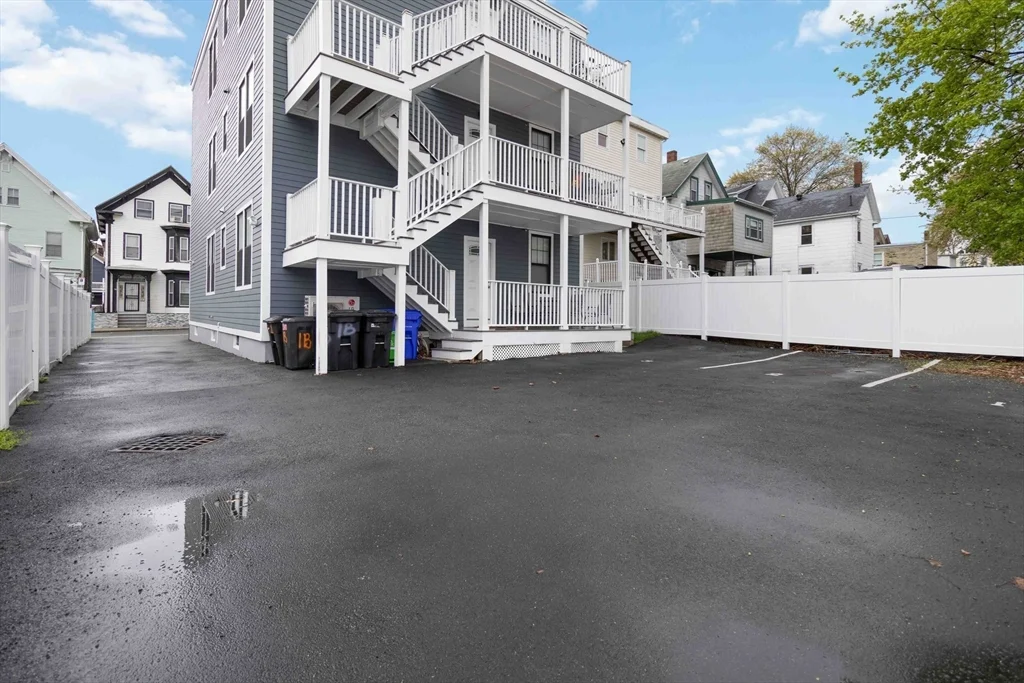 18 Albion St, Roxbury