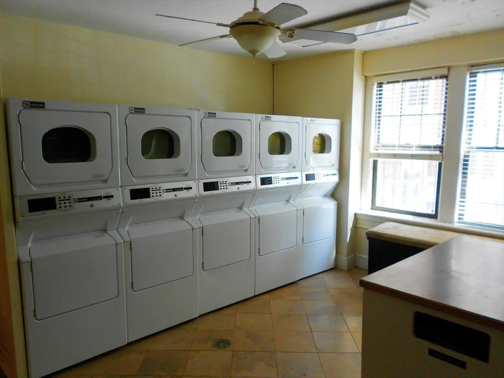 66 Queensberry St, Fenway