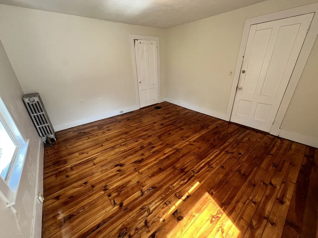 986 South East St, Amherst