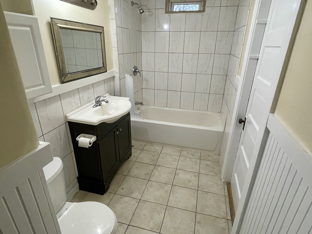 10 Agawam St, Worcester