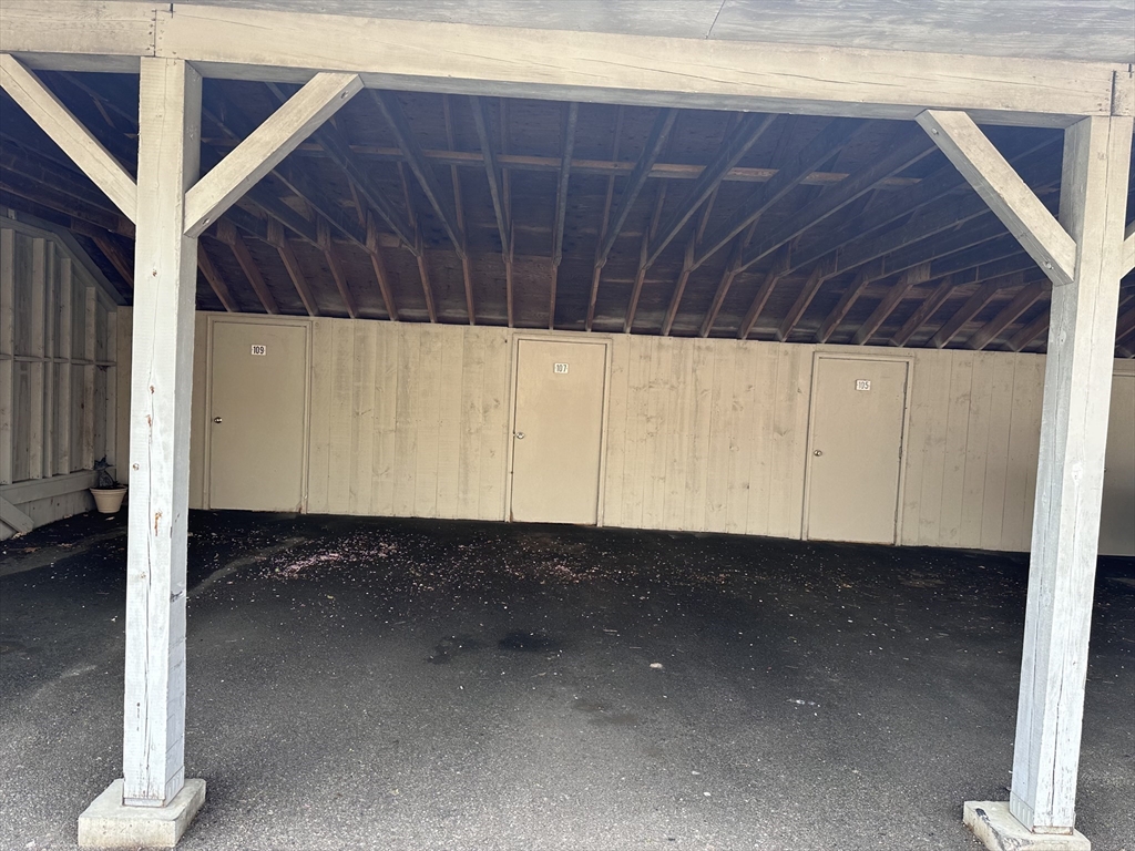 107 Erin Rd, Stoughton