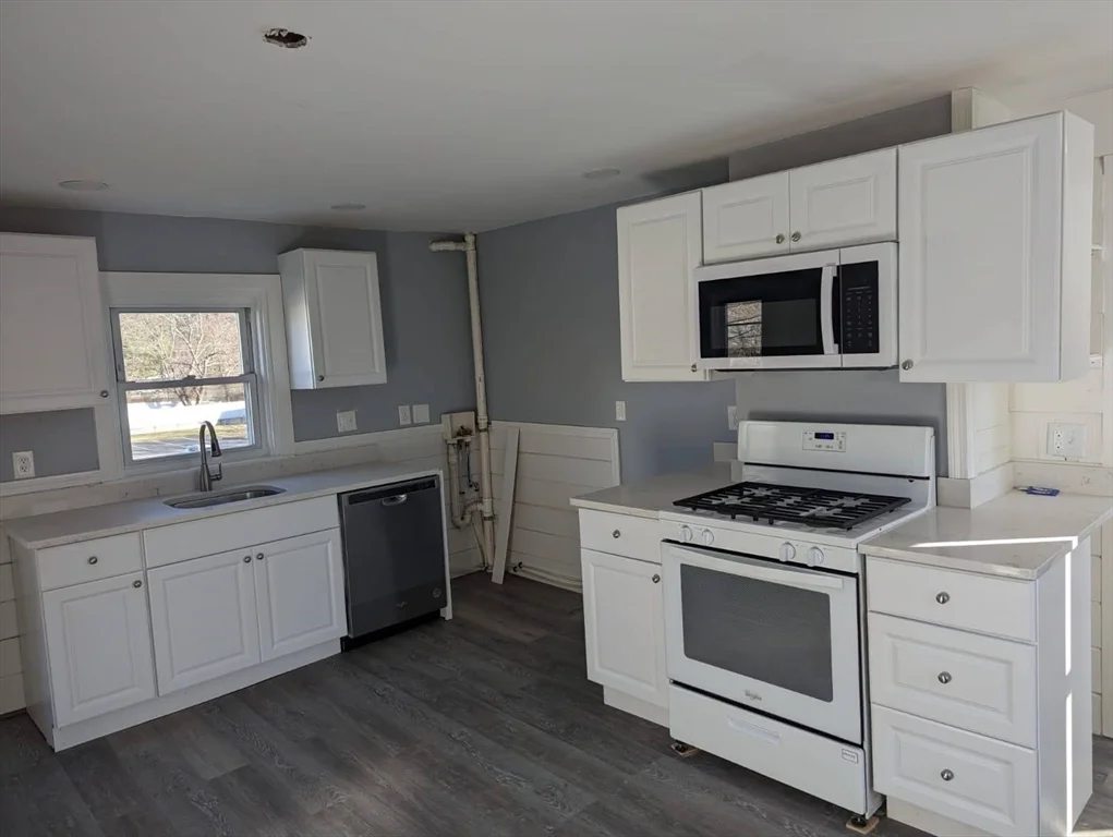 155 Centre Ave, Abington