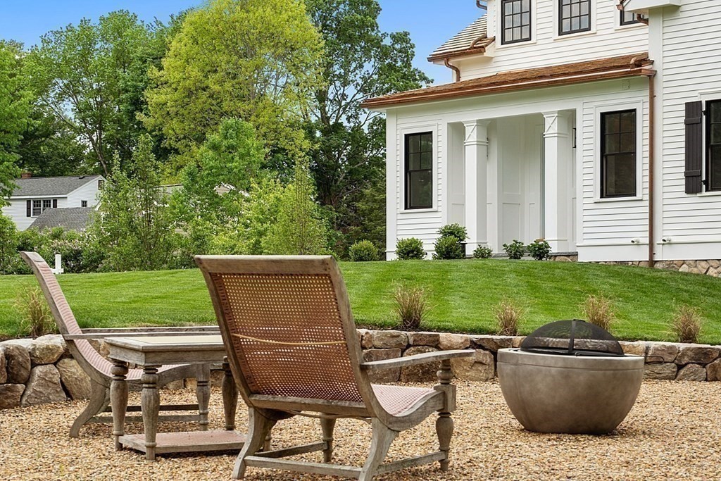 24 Mccallar Ln, Concord