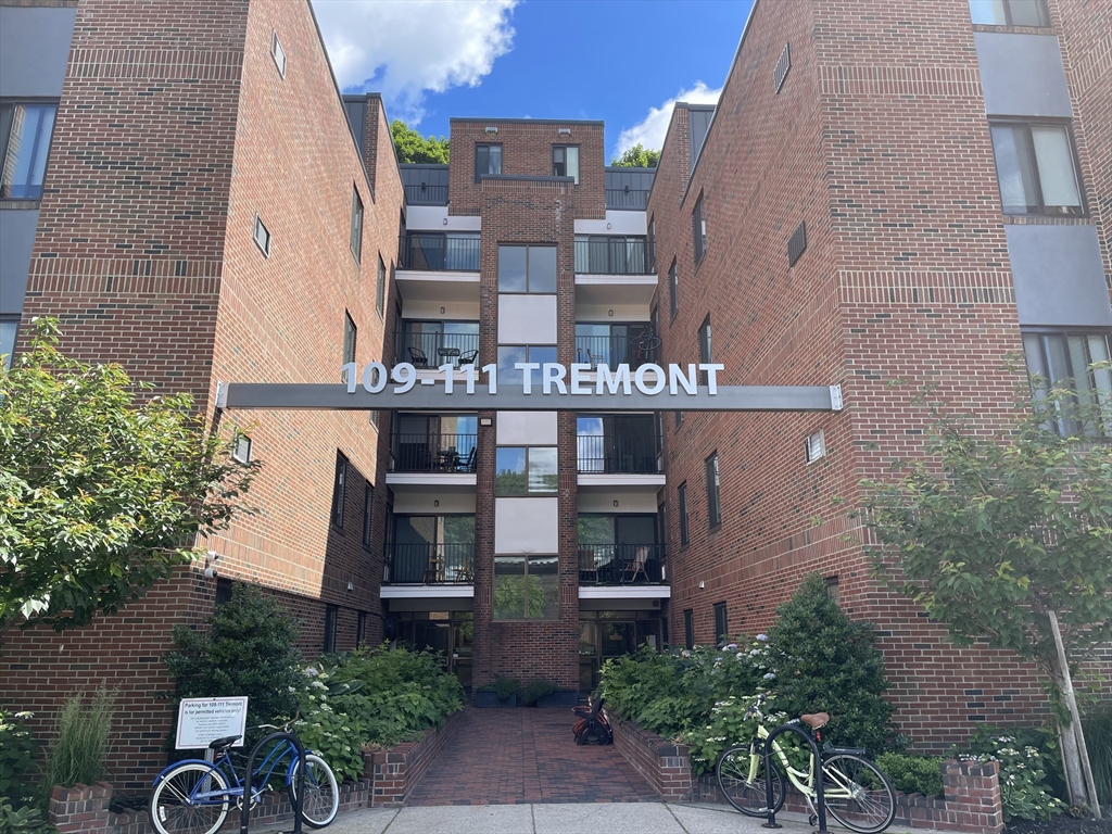 109–111 Tremont St, Brighton