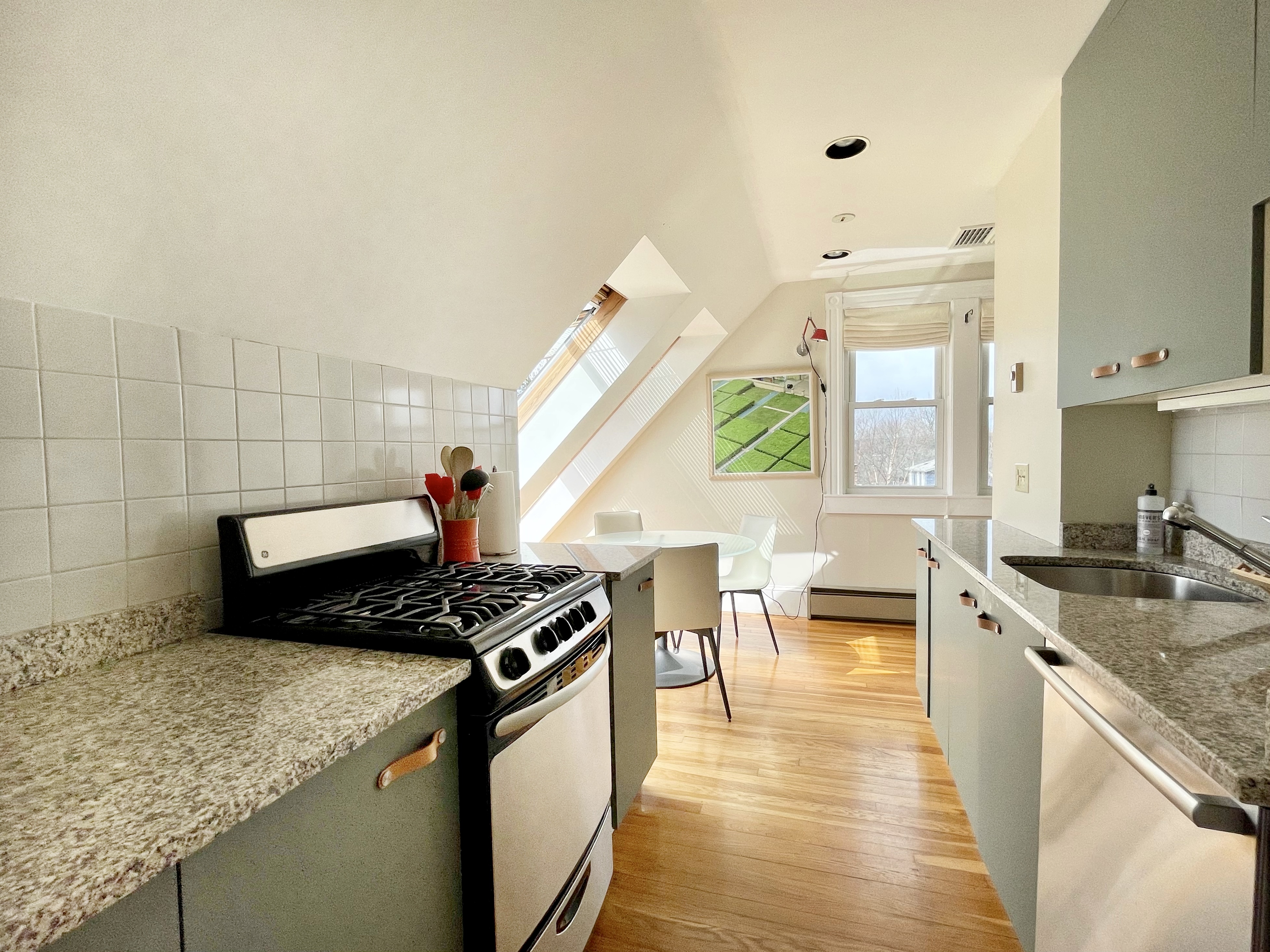 2 bed, 1 bath apartment for rent at 33 Royal Ave Unit 3, West Cambridge — photo 3 of 15