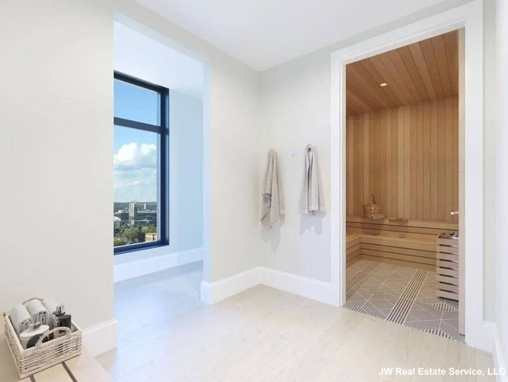 191 Washington St, Brighton