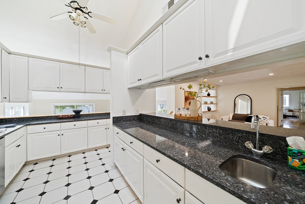 28 Mansfield Rd, Wellesley