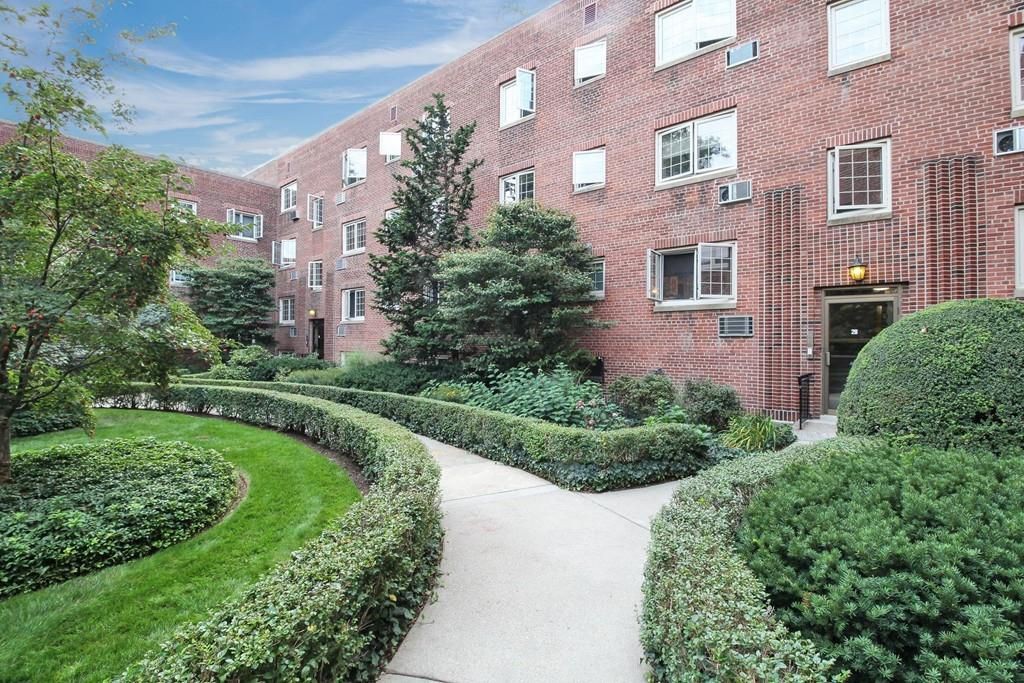 28 Saint Paul St, Coolidge Corner