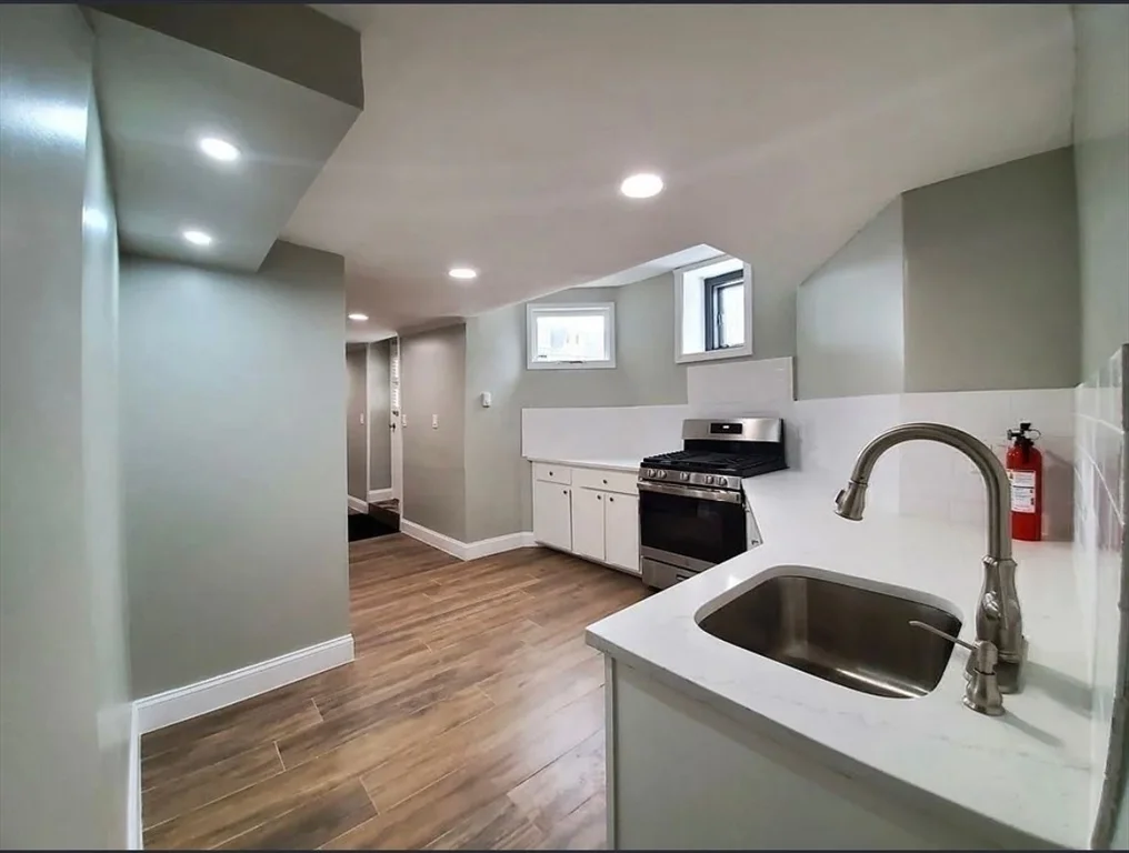 25 Cary Ave, Chelsea