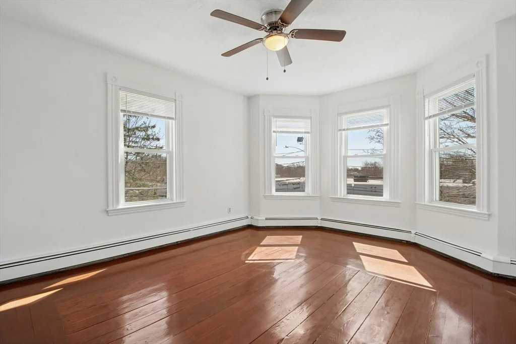 78 Grove St, Gloucester