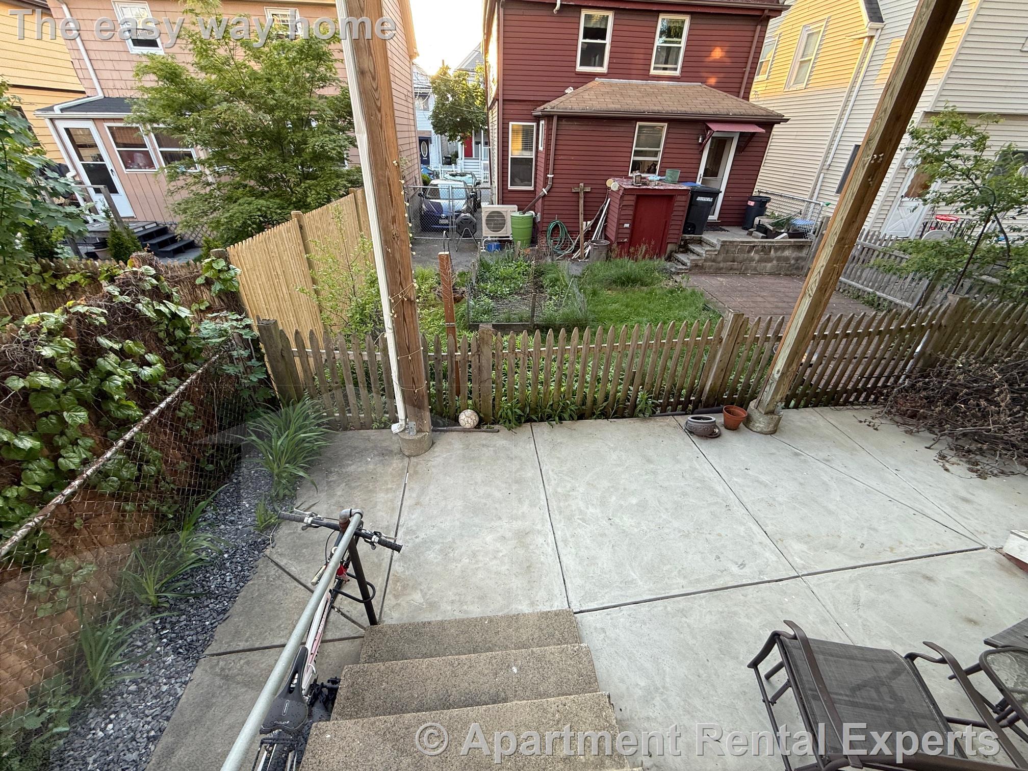 42 Glenwood Rd, Magoun Square