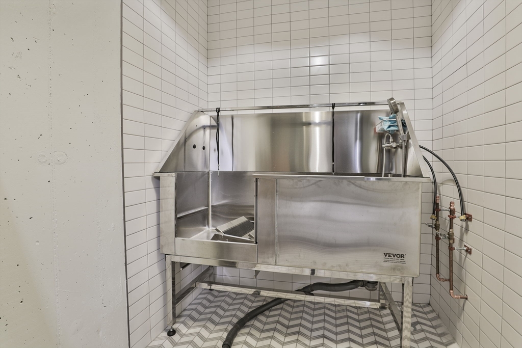 301 Border St, East Boston