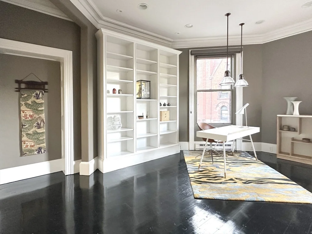 17 Gloucester St, Back Bay