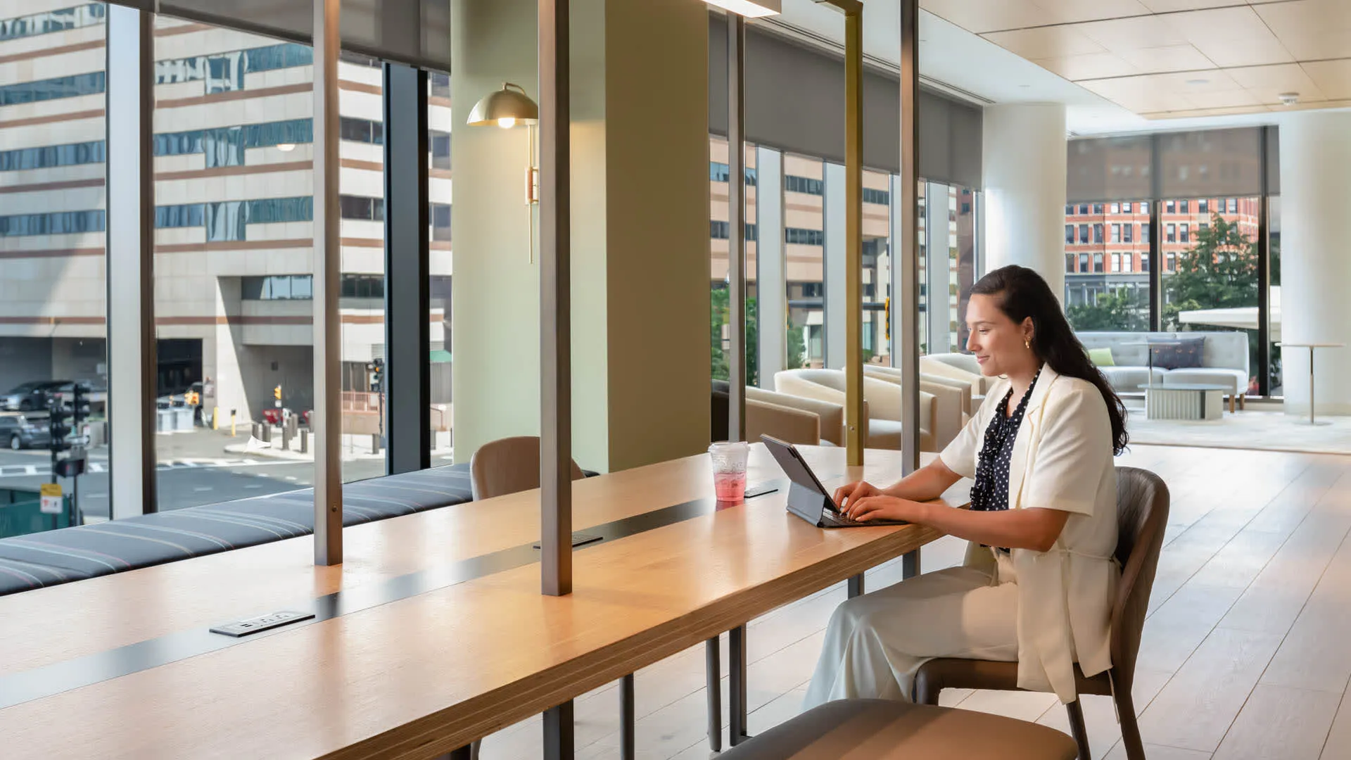 35 Lomasney Way, West End