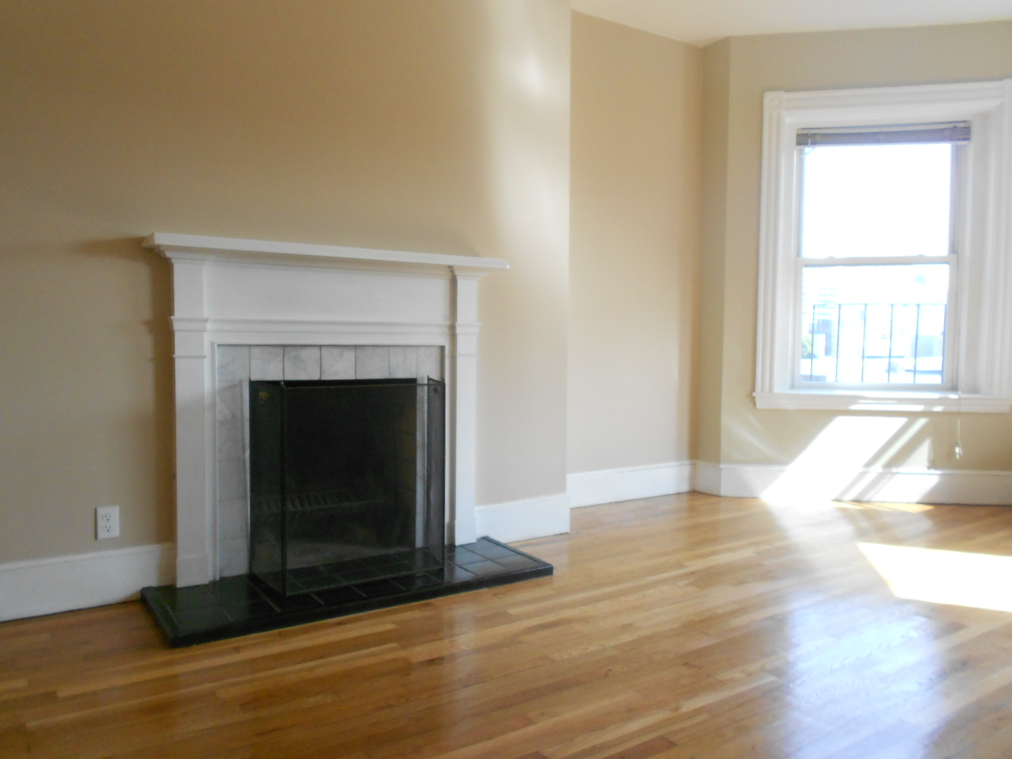 869 Beacon St, Fenway