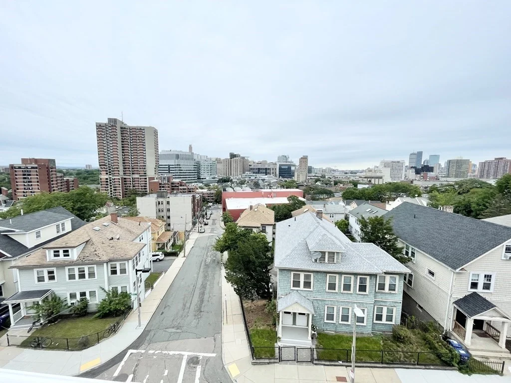 178 Hillside St, Mission Hill