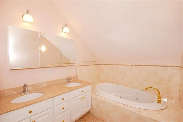 111 Fayerweather St, West Cambridge