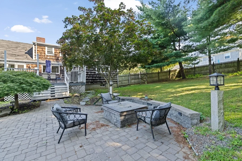 4 Country Dr, South Hingham