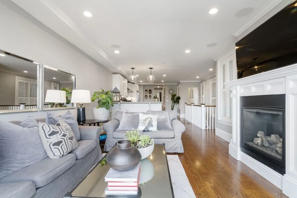 532 East Broadway, South Boston