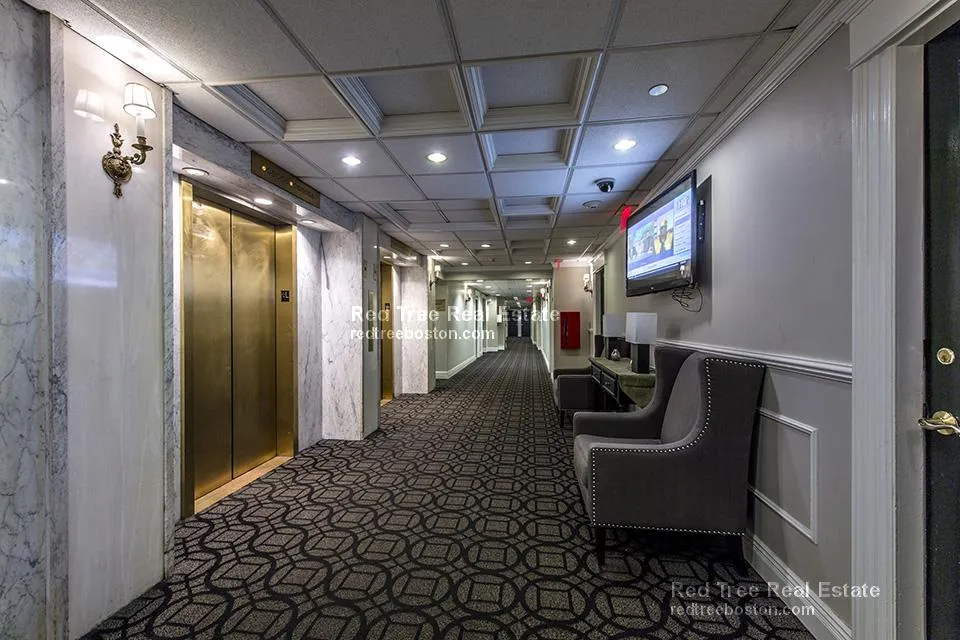 62 Boylston St, Midtown