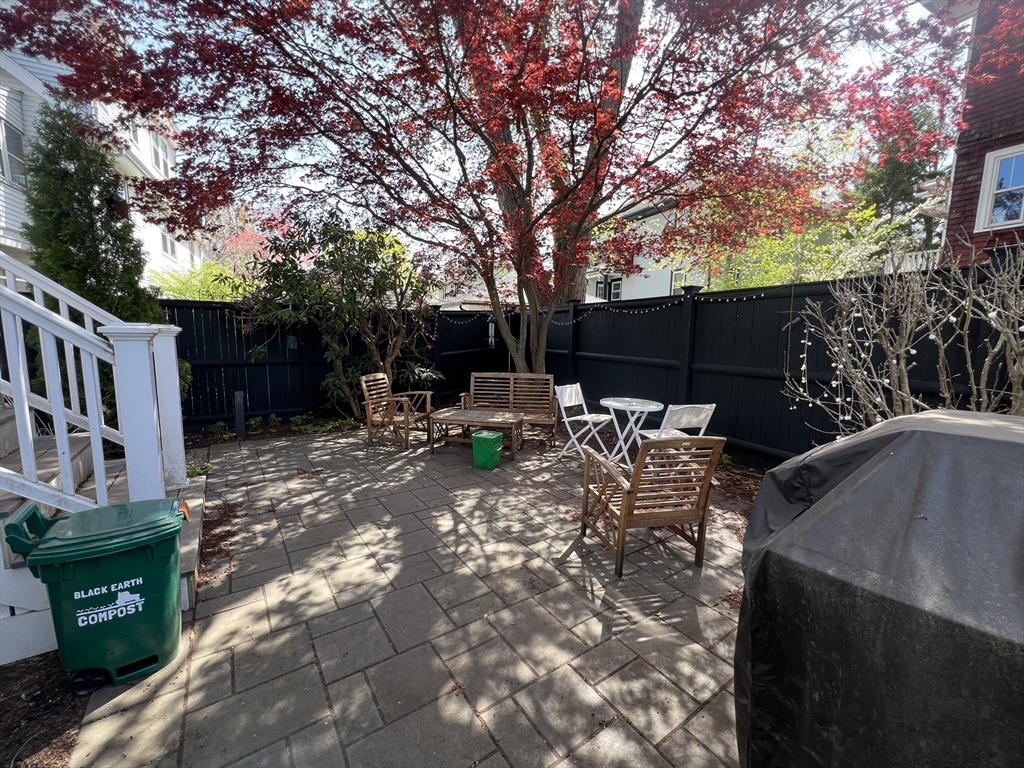 1 Chestnut St, Belmont