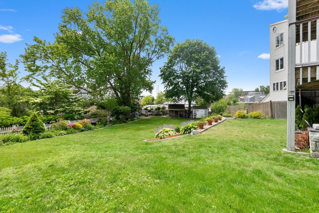 17 Lothrop St, Beverly Cove