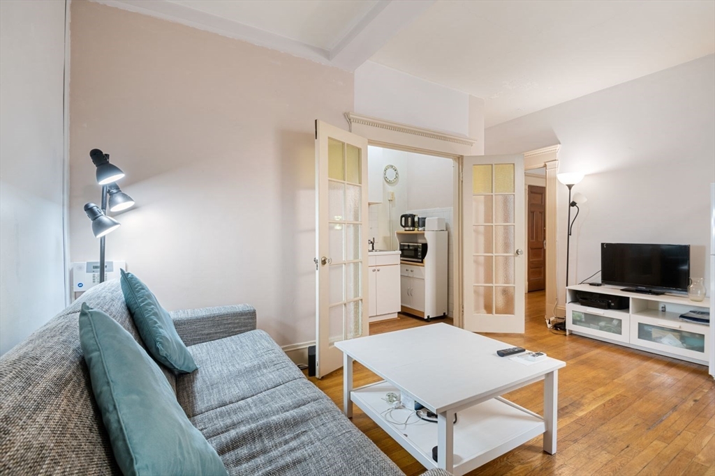 8 Garrison St, Back Bay