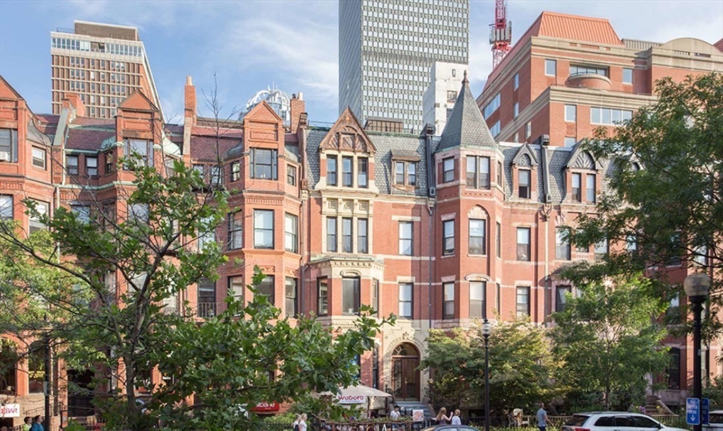 254 Newbury St, Back Bay