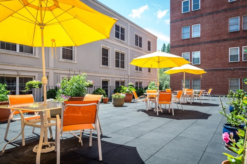 2456 Massachusetts Ave, North Cambridge