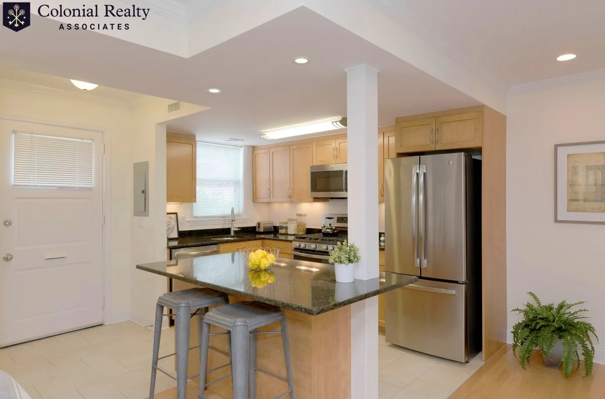 147 Thornton Rd, Chestnut Hill