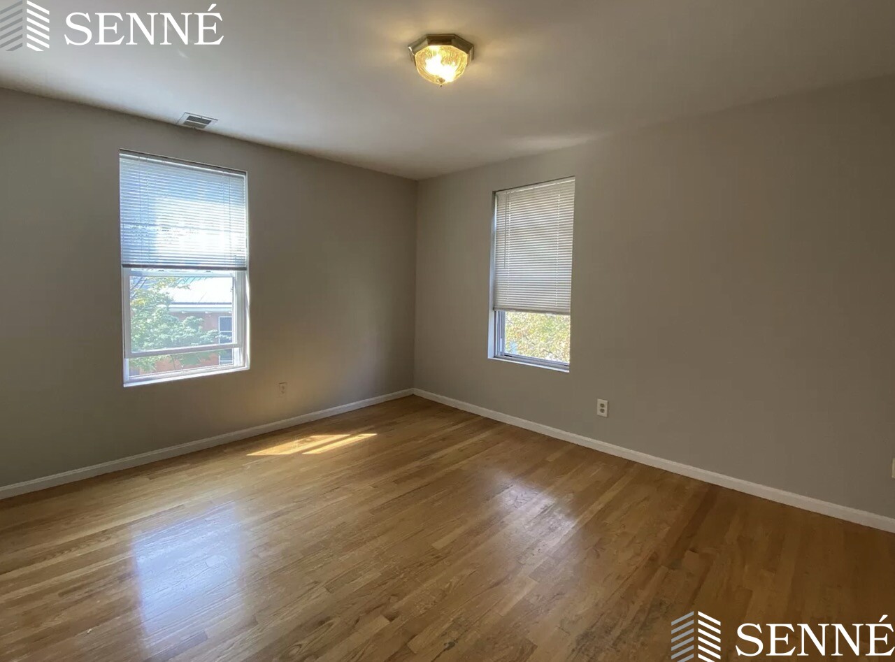 344 Putnam Ave, Riverside