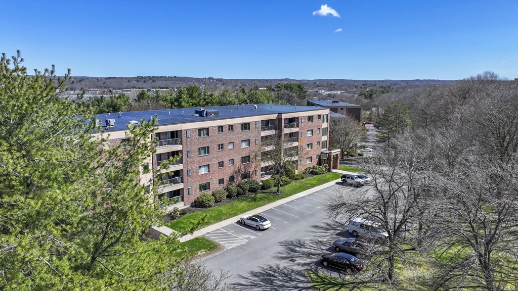 11 Ledgewood Way, Peabody