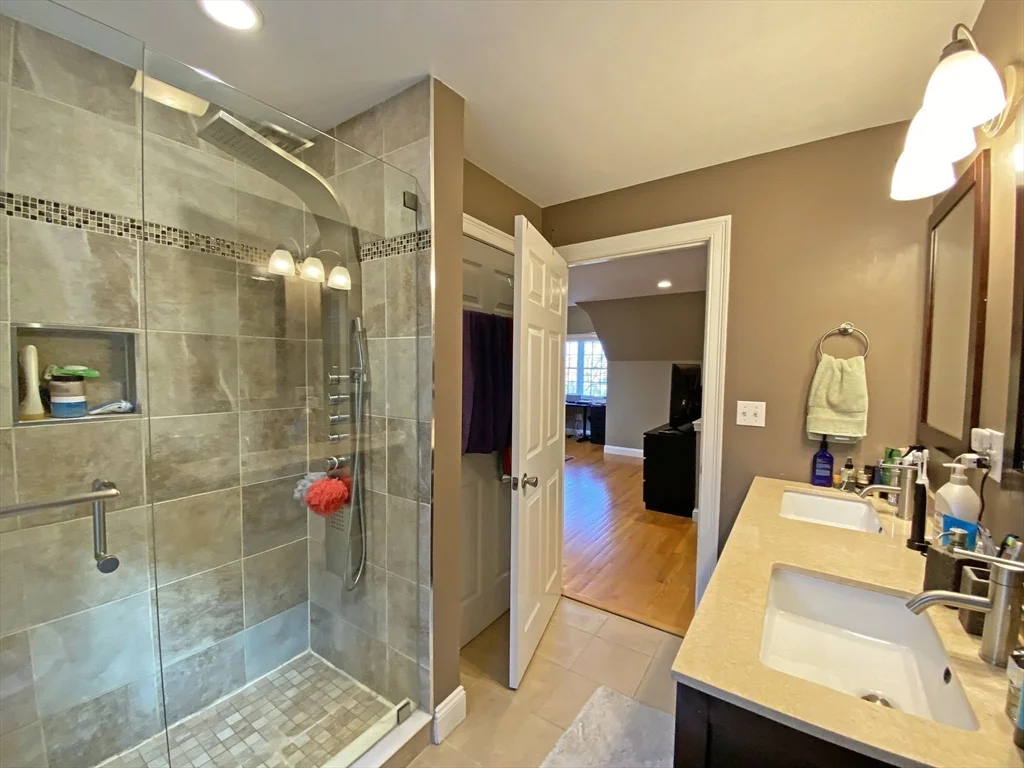 375 Lowell Ave, Newtonville