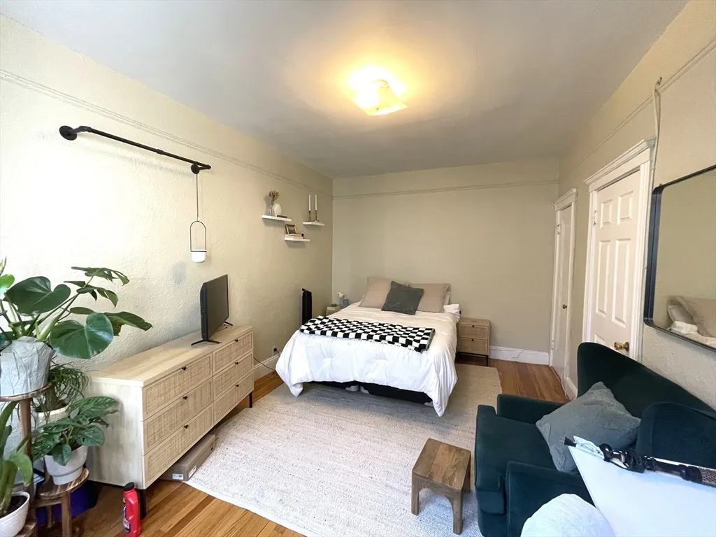 1691 Commonwealth Ave, Brighton