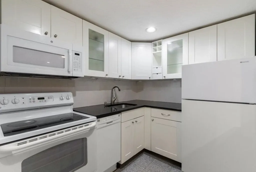 30 Peterborough St, Fenway