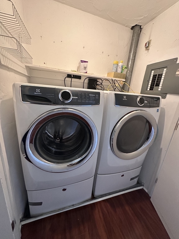 107 Erin Rd, Stoughton