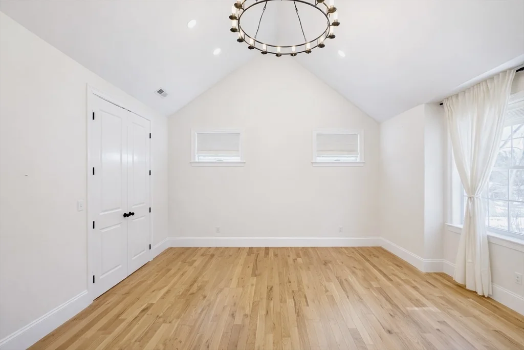 261 Main St, Shrewsbury