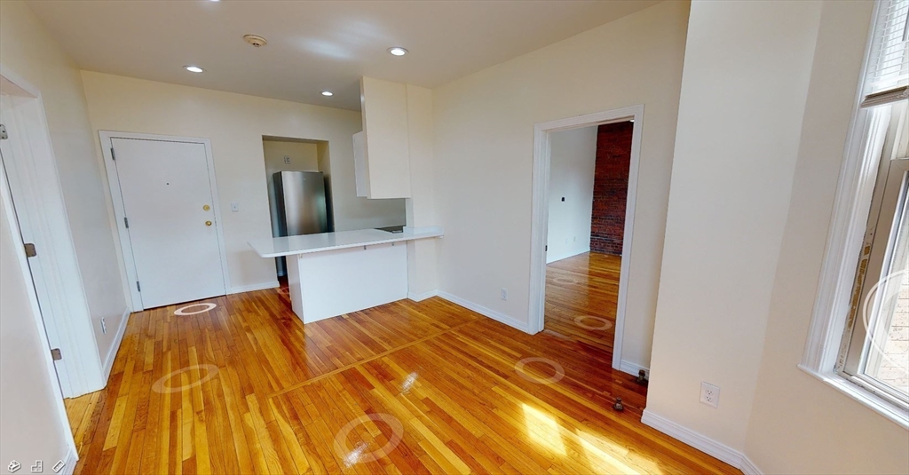 879 Beacon St, Fenway