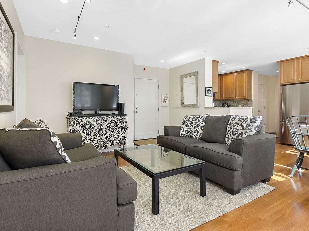 20 Chapel St, Longwood