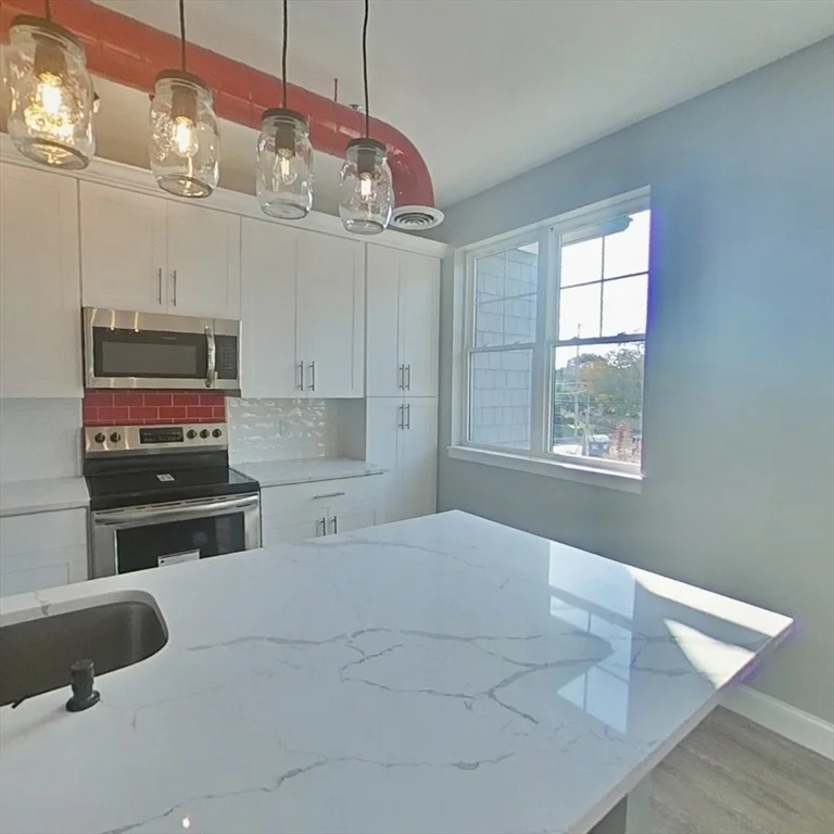 15 Oak, Needham