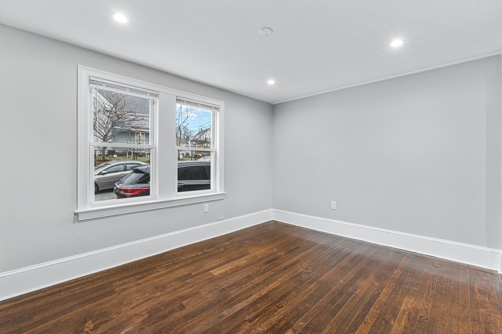 11 Town Hill St, Quincy