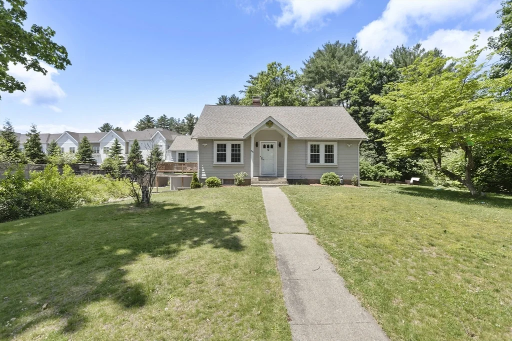665 S Main St, Sharon