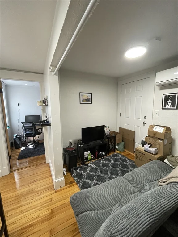 7 Main St, Foxboro