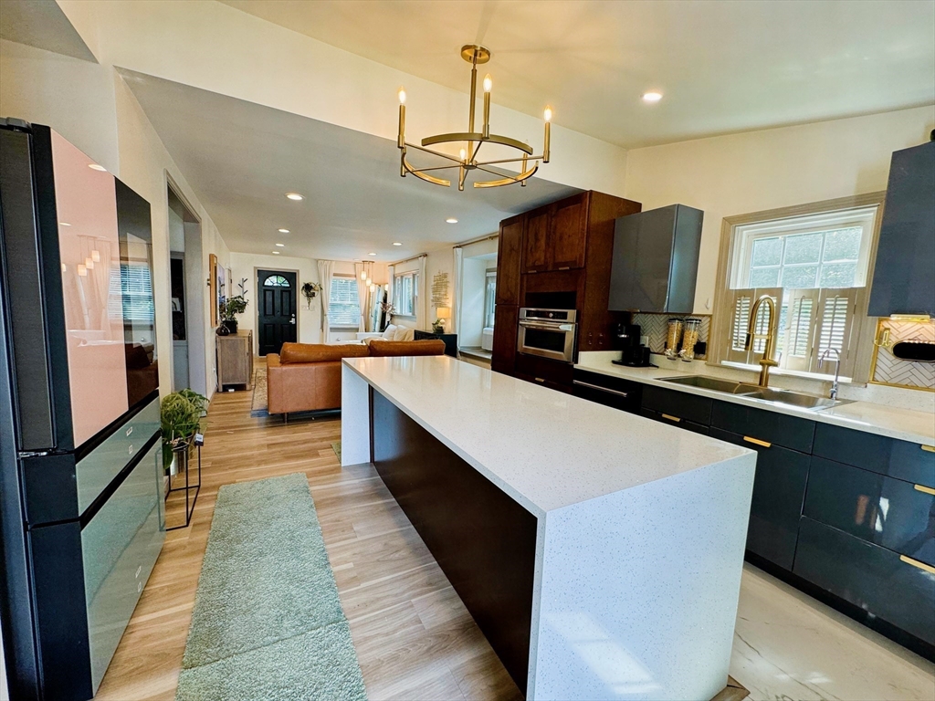 8 Greenhalge St, Medford