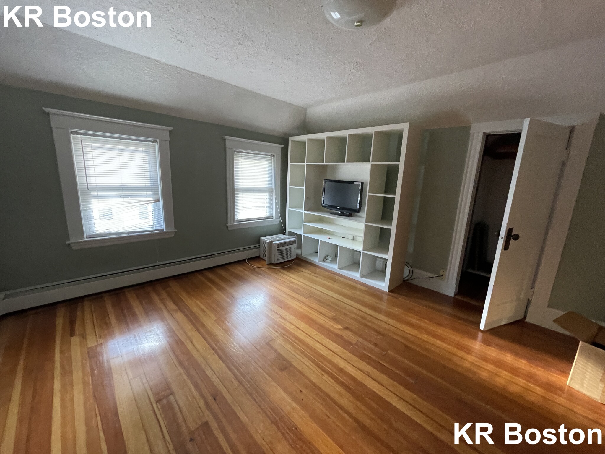 2 bed, 1 bath apartment for rent at 92 Hobart St Unit 3, Brighton — photo 1 of 3