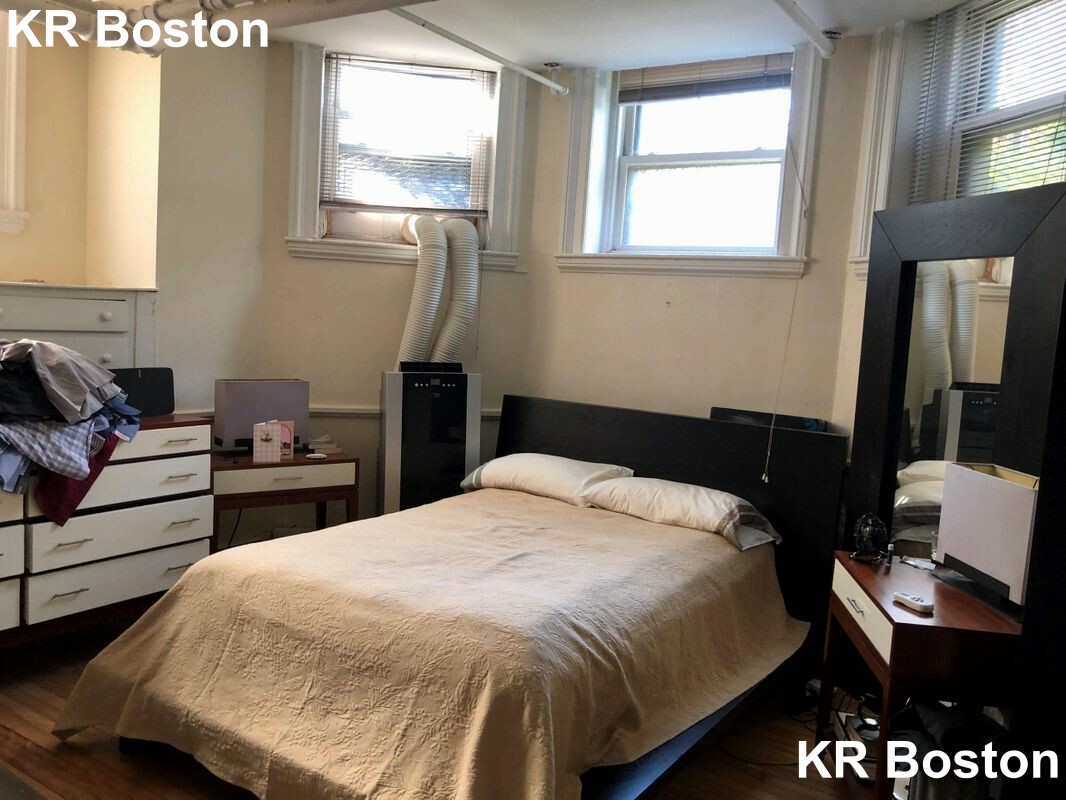 1 bed, 1 bath apartment for rent at 92 Marlborough St Unit 1.,, Back Bay — photo 3 of 4