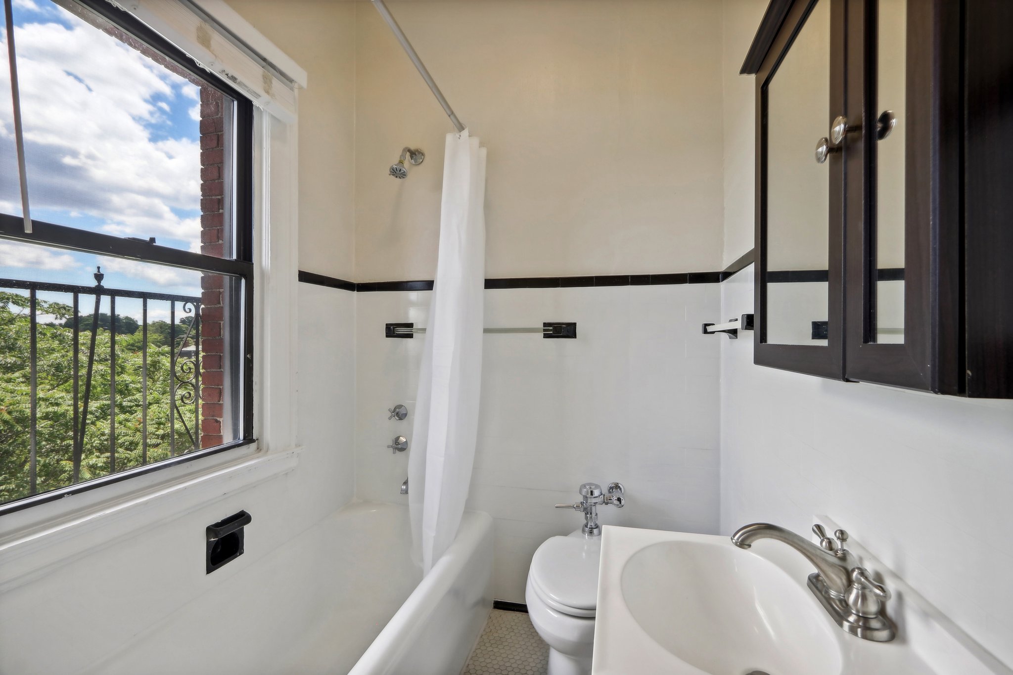 1470 Beacon St, Corey Hill