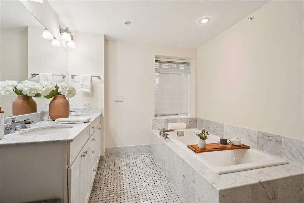 20 Chapel St, Longwood